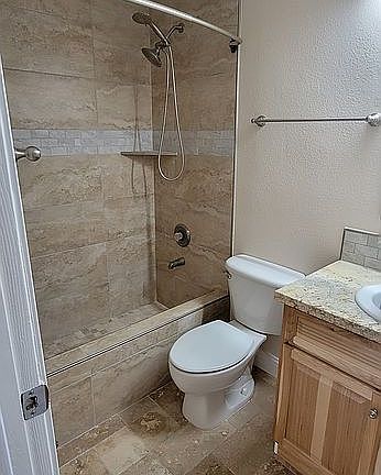 2nd image of 1040 Baywood Dr APT B