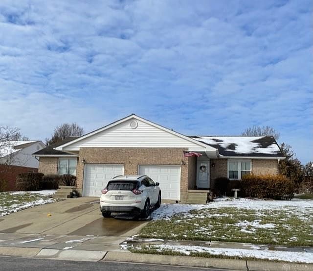 1st image of 475 Oxford Dr