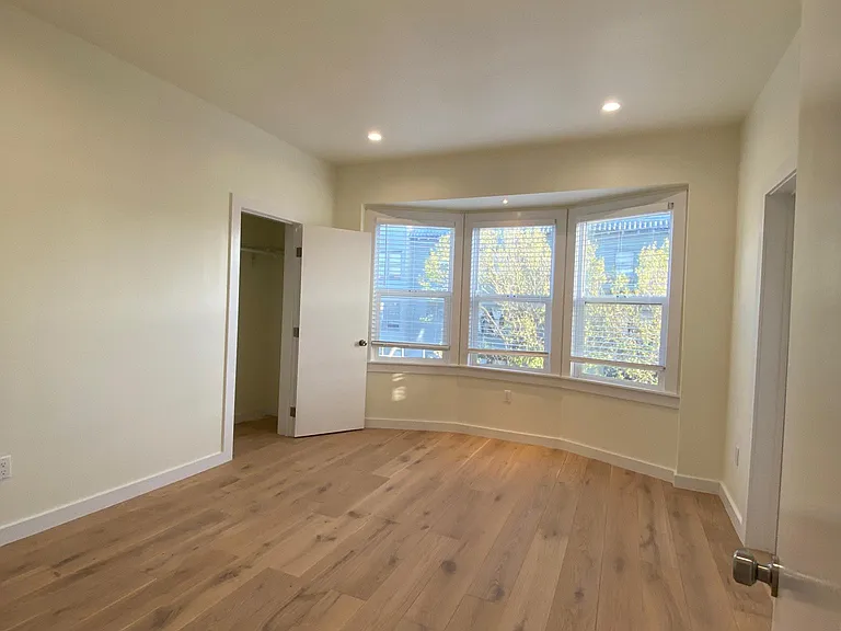 2000 Grove St #4 — Photo 16