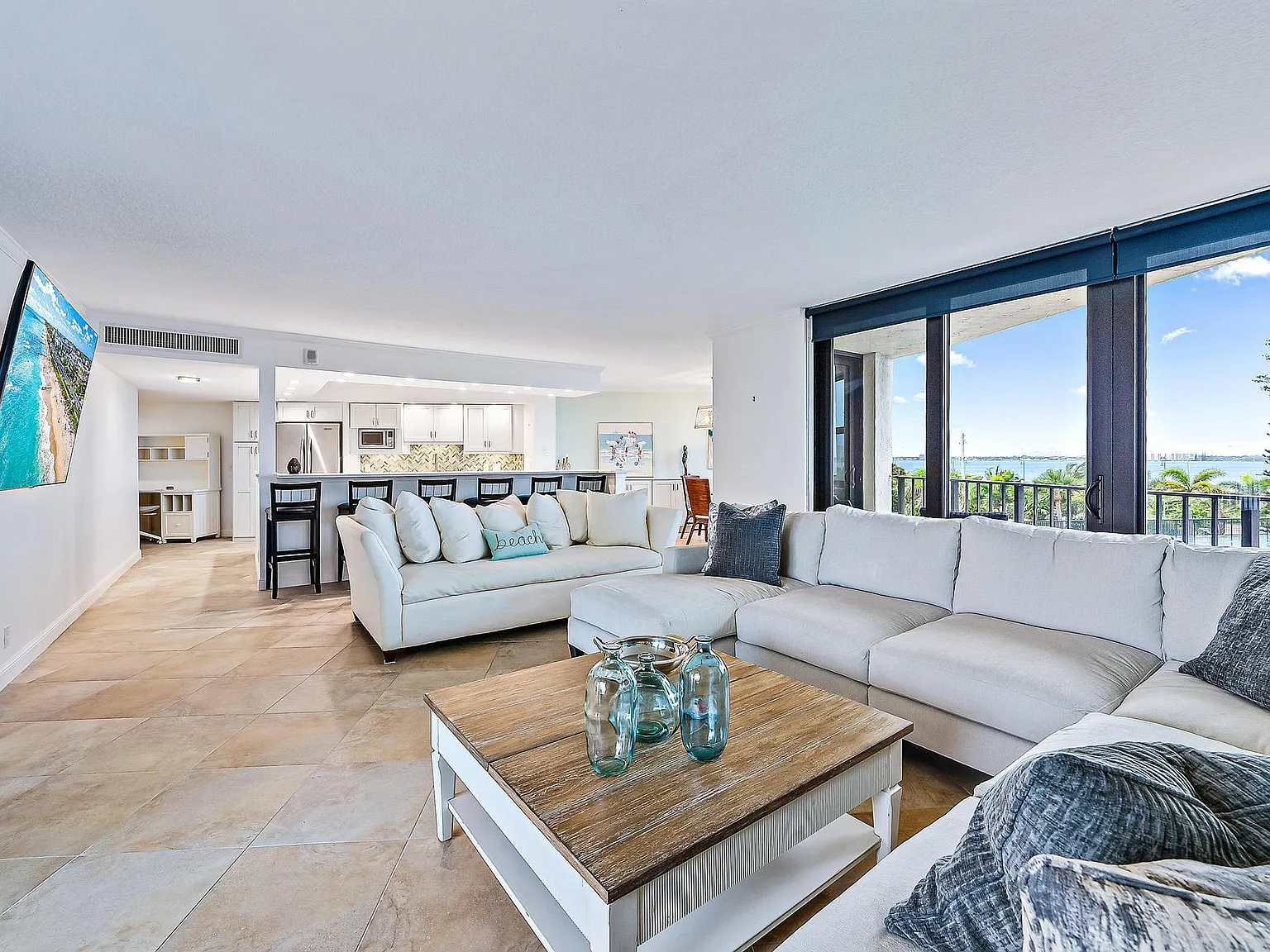 2 bed, 2.0 bath, 1520 sqft, $6,000 — Photo 3
