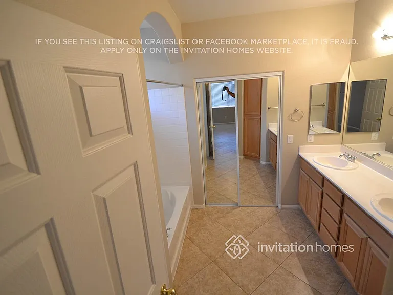 1016 Barberton Ct — Photo 8