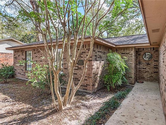 3rd image of 2806 Wilderness Dr S