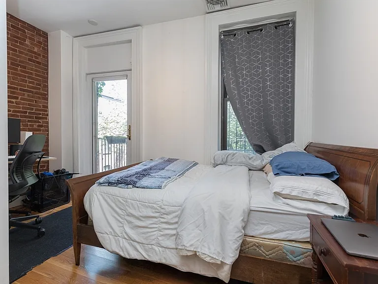 1662 Washington St #4 — Photo 9