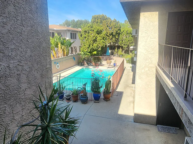 13751 Oxnard St #106 — Photo 15