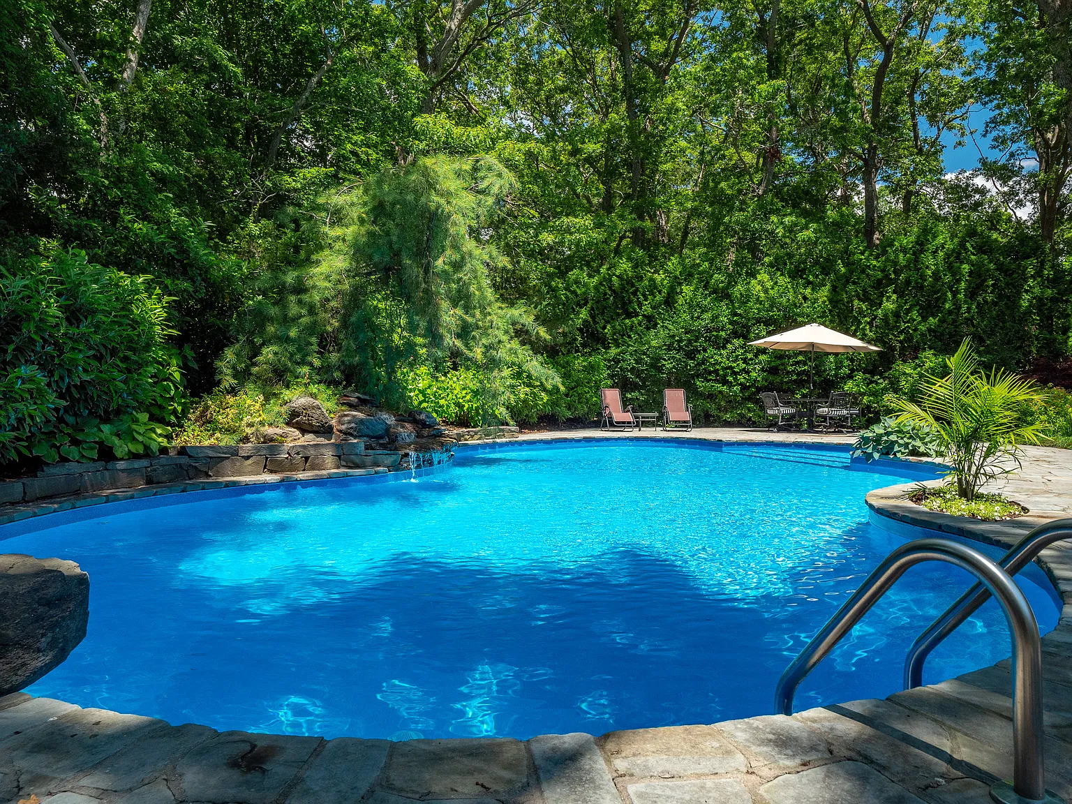 Southampton Perfection with Heated Saltwater Pool — Photo 2