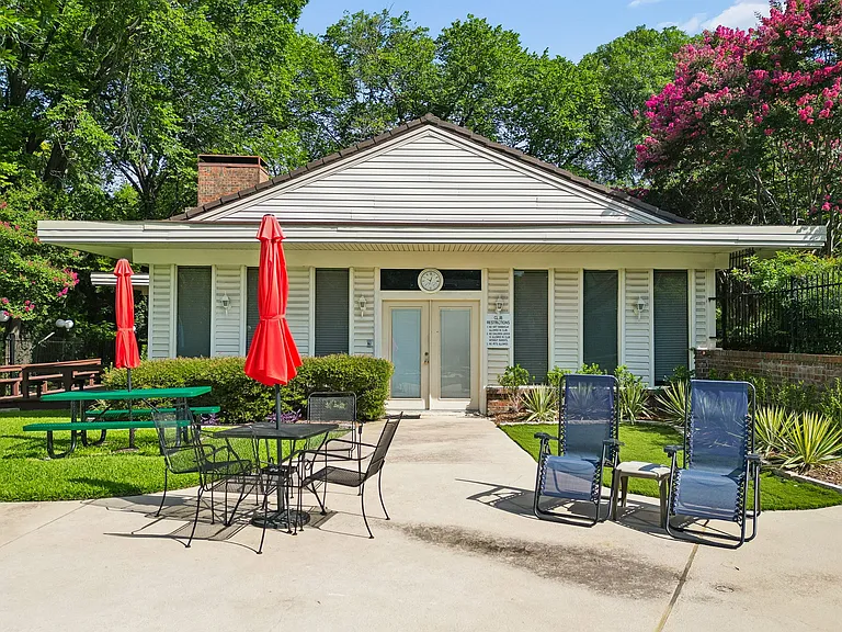2908 Clear Springs Dr — Photo 29