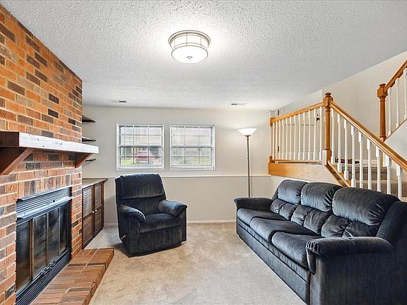 4th image of 2375 Meadowpark Ct