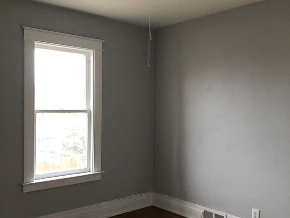 5th image of 328 Cedar Ave