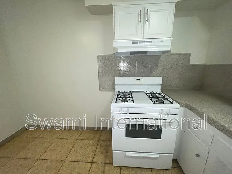 629 W 82nd St #2 — Photo 10