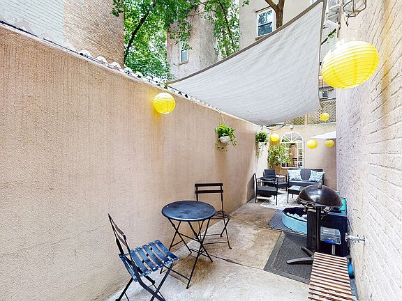4th image of 56 W 75th St APT 1R