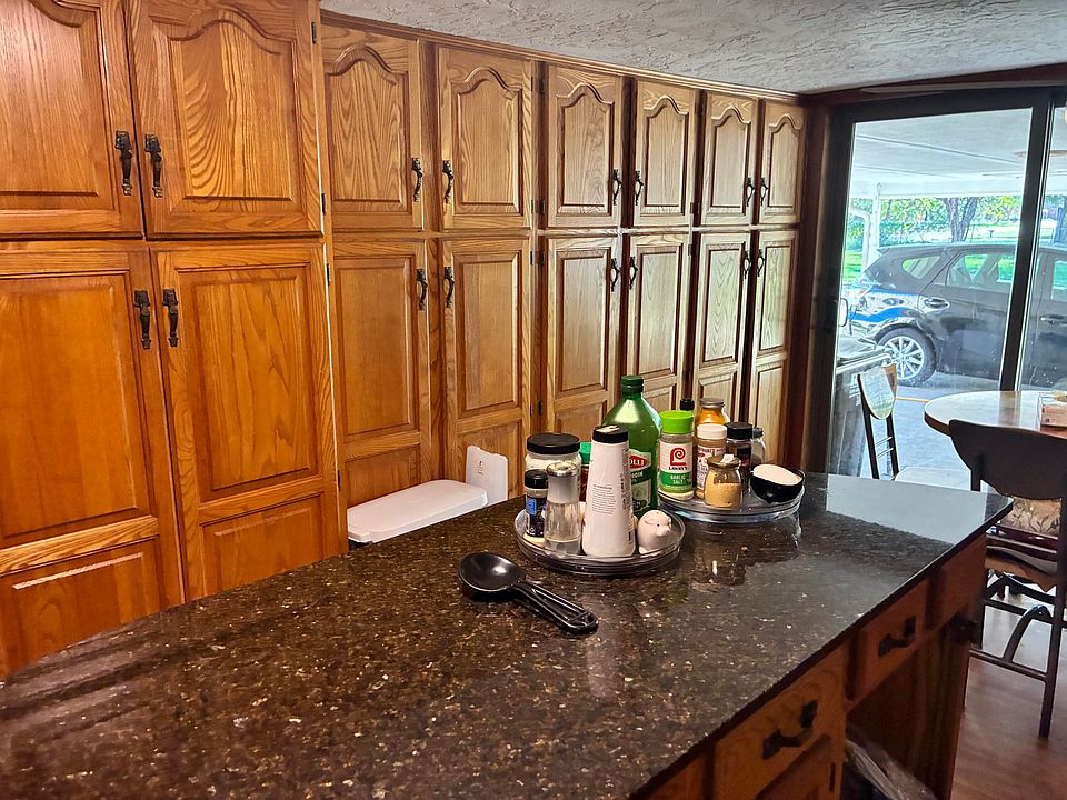 25th image of 512 Crane Ln