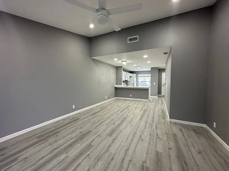 139 Deerfield Ct — Photo 3
