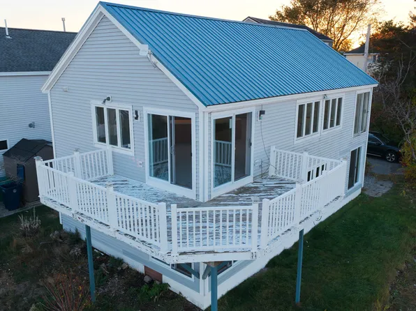16 Bruce Street, Hampton, NH 03842
