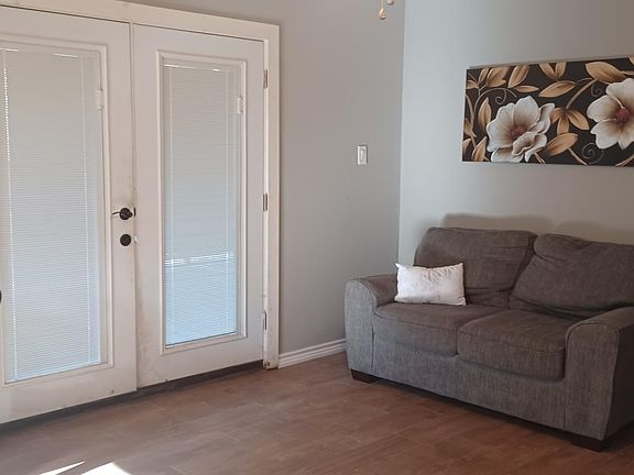 3rd image of 141 Skylark Cir