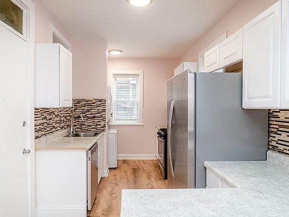5th image of 854 W Agatite Ave #2