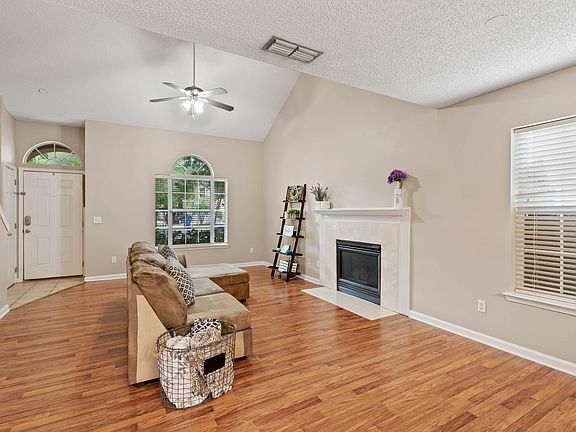 5th image of 805 Golf Manor Ct