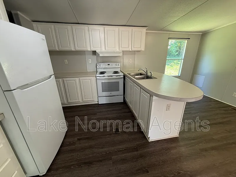4 bed, 2.0 bath, $1,750 — Photo 4
