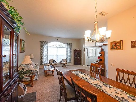 4th image of 7340 Flyway Dr