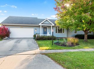 2910 S Myra Ridge Dr, Urbana, IL 61802