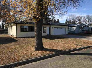 428 21st St SW, Minot, ND 58701