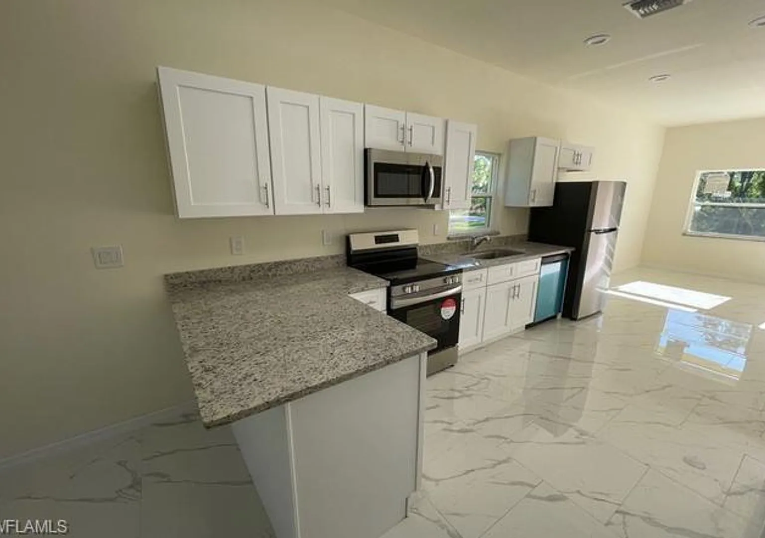 New 3 Bedroom/ 2 Bathroom- Pet Friendly — Photo 2