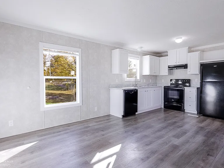 105 Hastings Dr — Photo 3