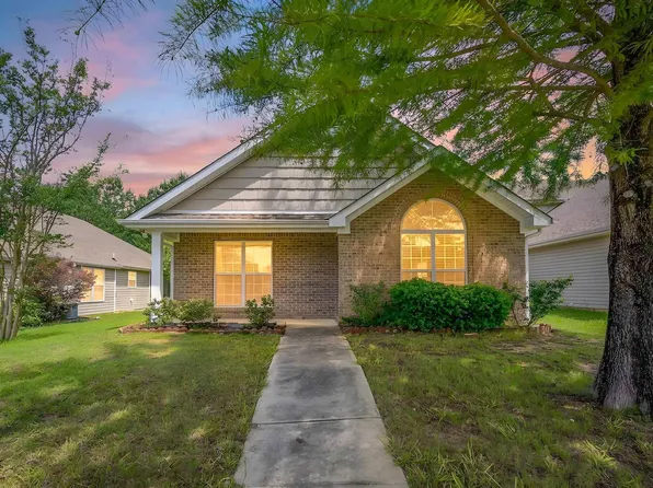 257 Village Dr, Calera, AL 35040