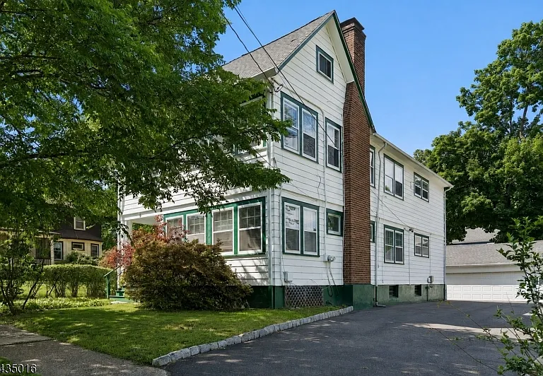 26 Howe Ave #2 — Photo 3