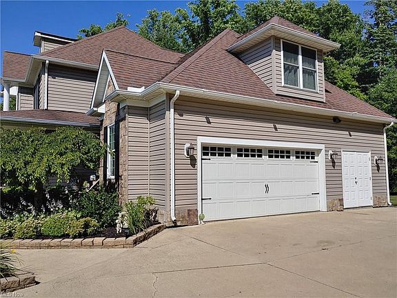 3rd image of 6878 Dave Dr