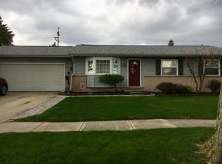 1355 Calgary Dr, Monroe, MI 48162