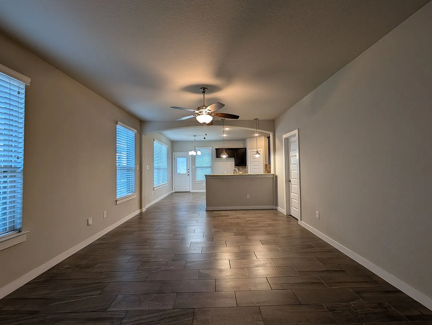 3/2.5/2 Duplex Close to Creekside Shopping, Restaurants, & Entertainment / Fenced in Backyard / CISD — Photo 3