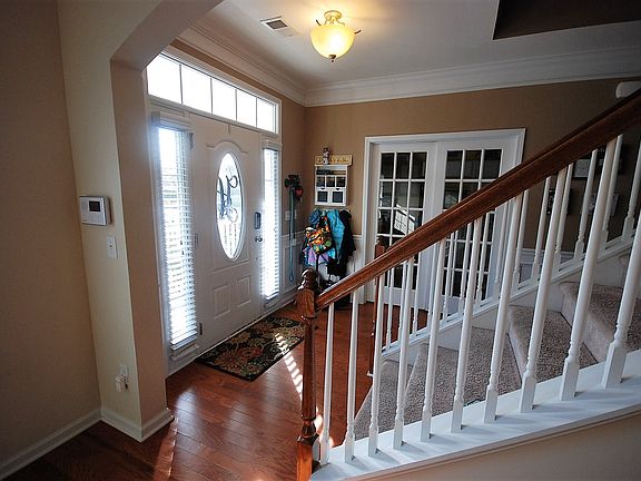 5th image of 214 Carolinian Dr