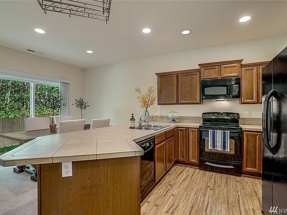 4th image of 8407 10th Pl SE
