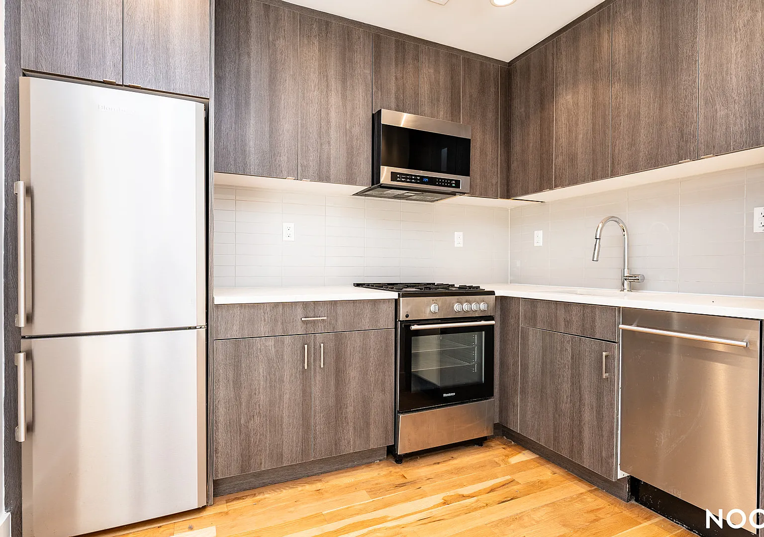 824 East New York Avenue — Photo 2