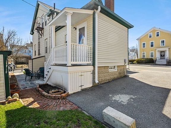 3rd image of 622 County St