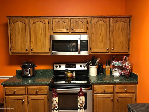 5th image of 9050 Hickory Dr