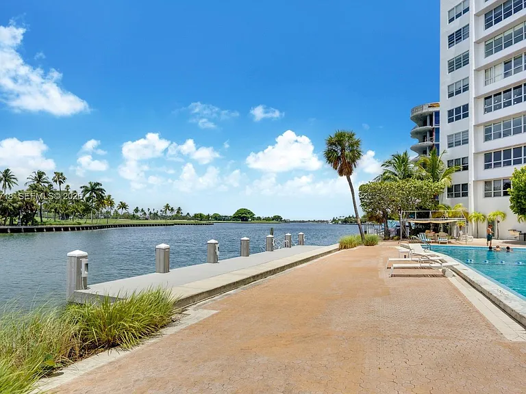 9102 W Bay Harbor Dr #10-B — Photo 14