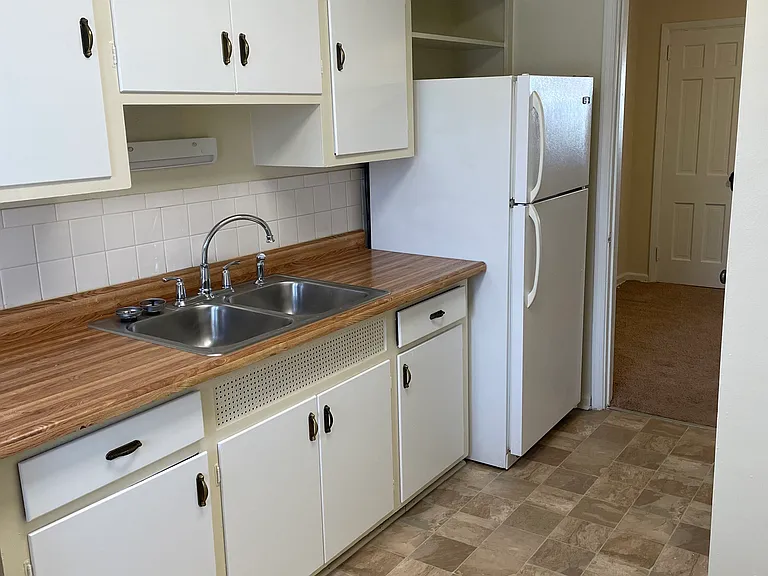 918 Kenwick Rd #D — Photo 7