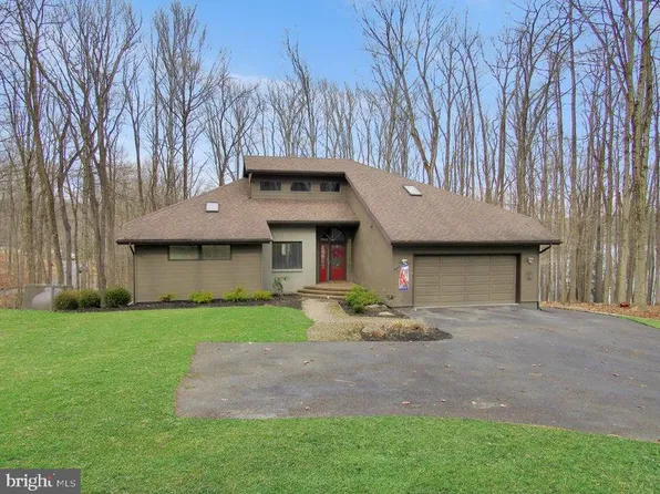 65 Green Cay Ct, Du Bois, PA 15801