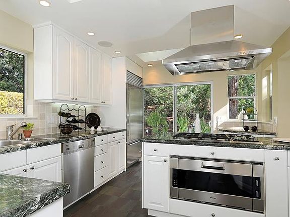 5th image of 27290 Byrne Park Ln
