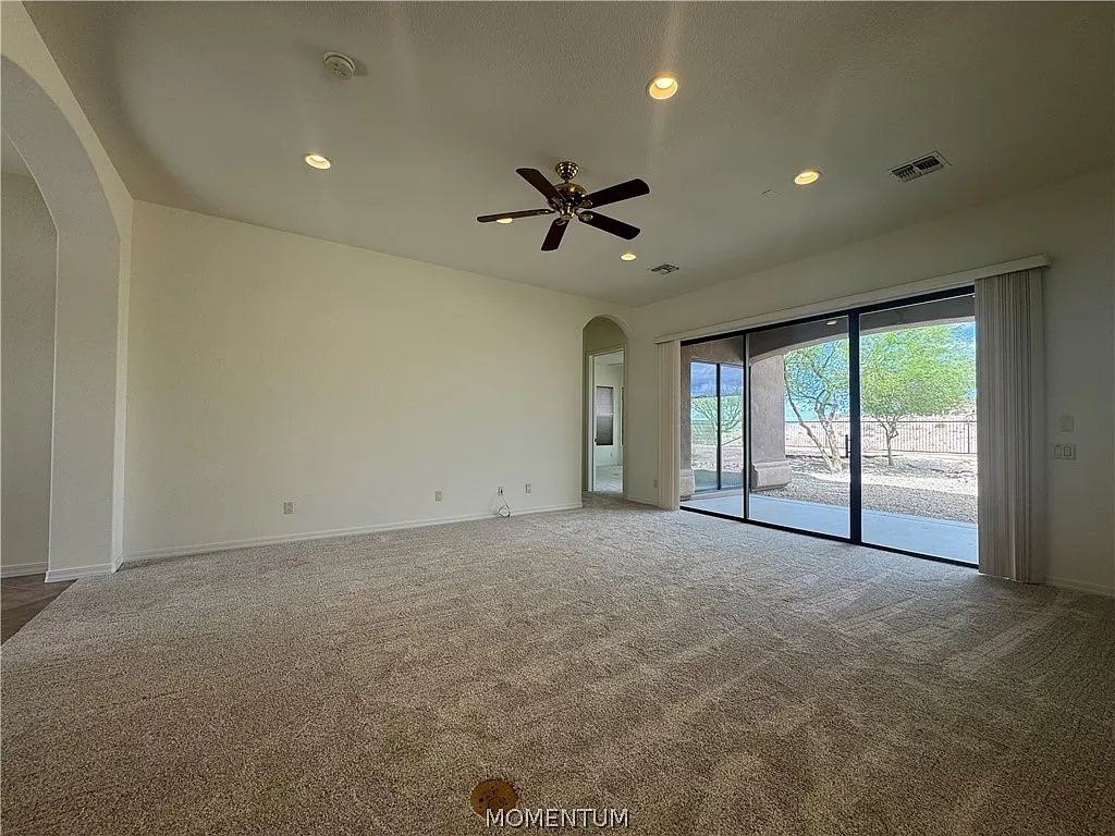 3 bed, 2.0 bath, 1898 sqft, $2,300 — Photo 4