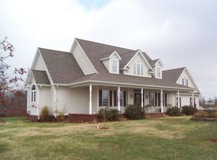 1101 Paradise Acres Rd, Falls of rough, KY 40119