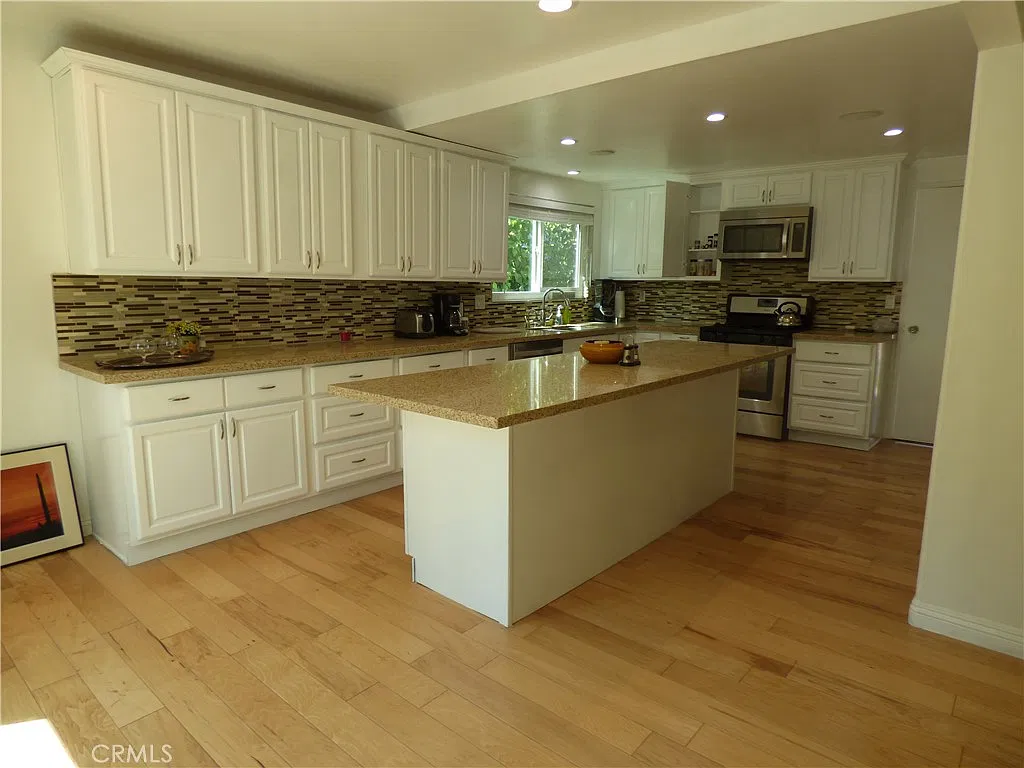 3 bed, 1800 sqft, $5,550 — Photo 3