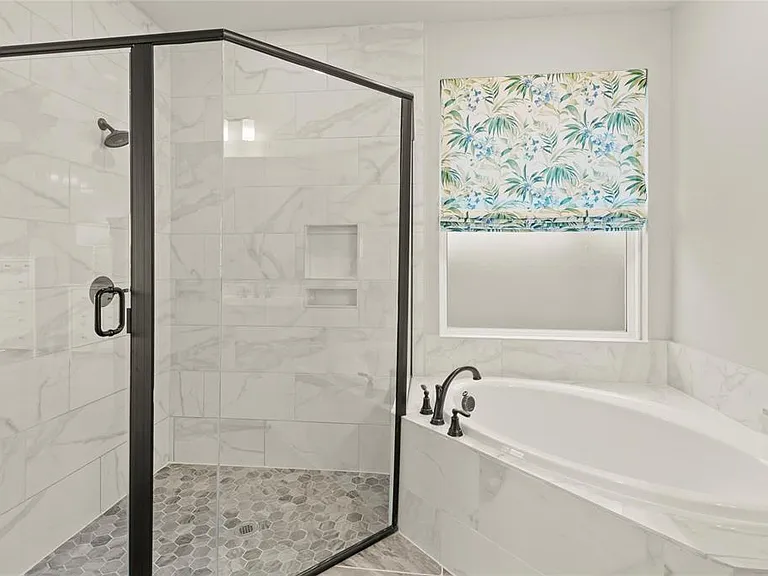 111 Chinaberry Bnd — Photo 18