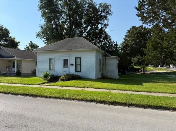 624 W Summit St, Winterset, IA 50273