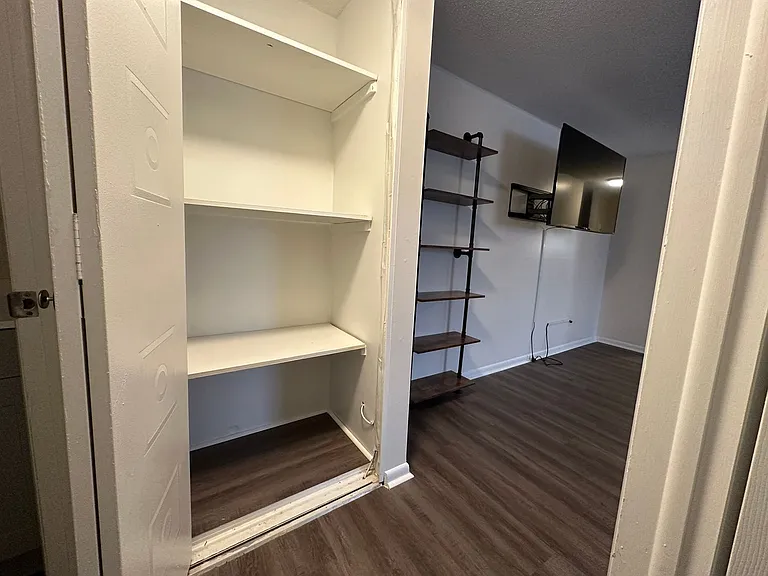 Avalon Apartments — Photo 7