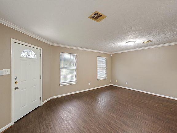 3rd image of 5401 Peacock St