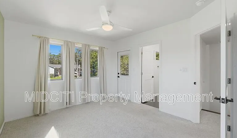 1198 Green Hill Dr — Photo 16