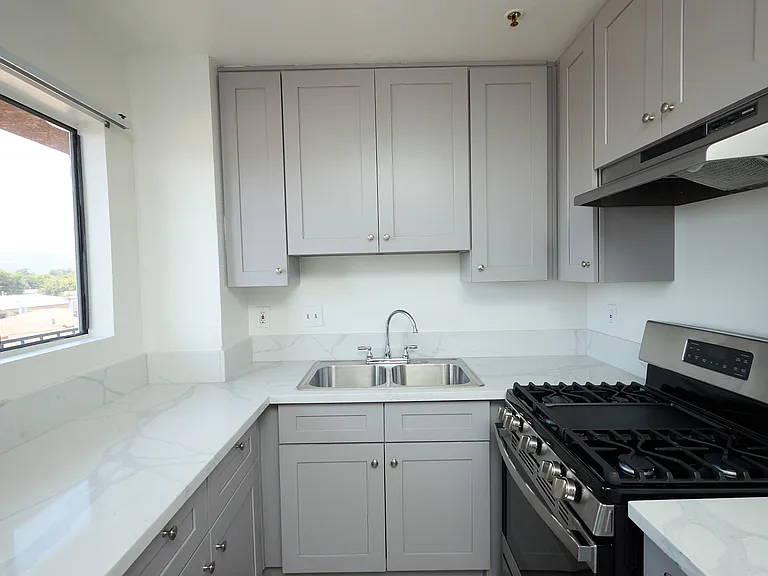 3341 Andrita St — Photo 5
