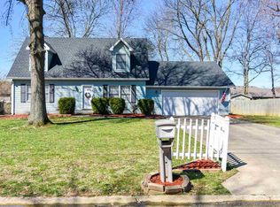 5711 Maple Ln, Newburgh, IN 47630